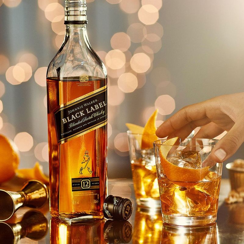 whisky-escoces-blended-black-label-johnnie-walker-garrafa-750ml-5000267024011